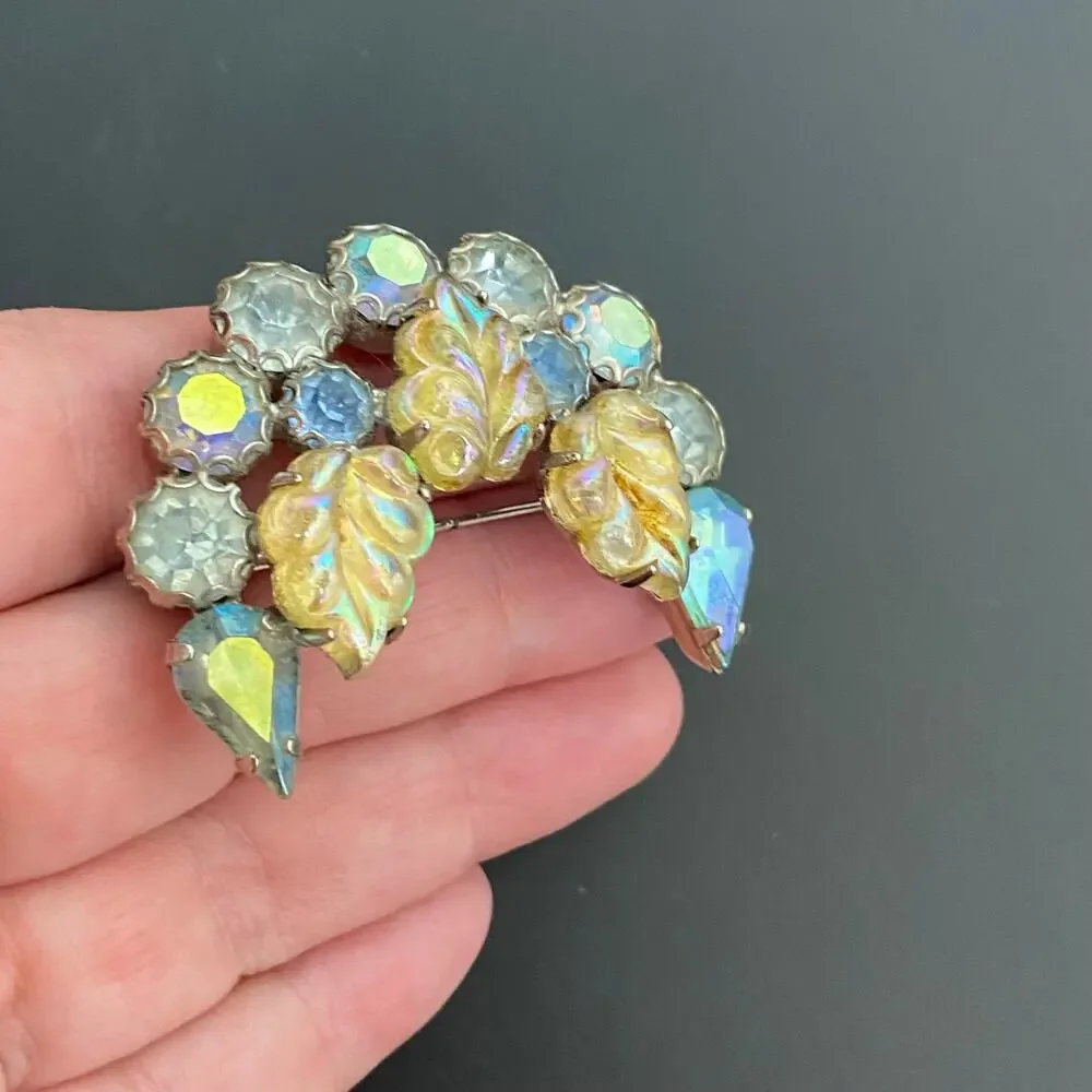 Vintage WEISS Iridescent Crystal & Molded Leaf Crescent Brooch Pin 50s Glam